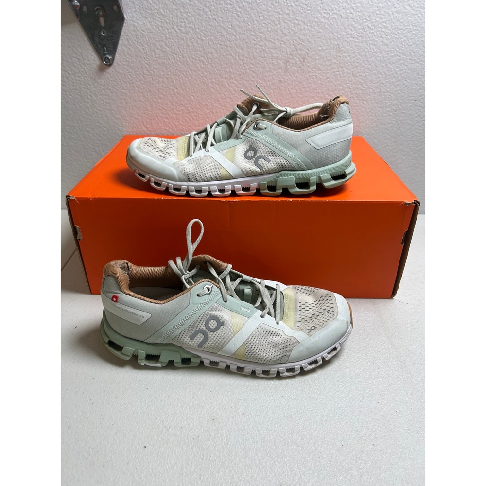 On Cloudflyer Running Shoes Aloe White Women's Size 7.5 #2997